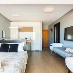 Gorgeous Flat 3min Walk To Apartman Albufeira