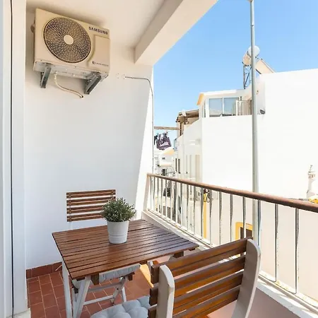 Gorgeous Flat 3min Walk To דירה *