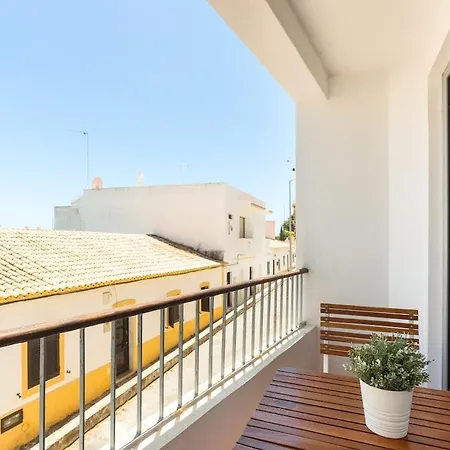 דירה Gorgeous Flat 3min Walk To אלבופיירה